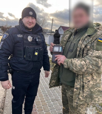 Біля магазину у Дубні військовик згубив гаманець