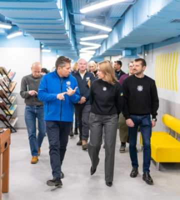 Делегація ООН у Запоріжжі побувала на місці ракетного удару РФ