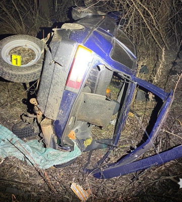 На Черкащині після зіткнення двох легковиків один із них вилетів у кювет, є поранений. ФОТО