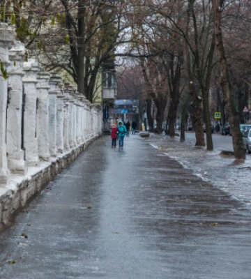 Киян попередили про жовтий рівень небезпеки через ожеледицю
