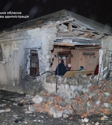 Росіяни вдарили безпілотником по Запоріжжю, постраждали 2 людини, зайнялась пожежа, - ОВА