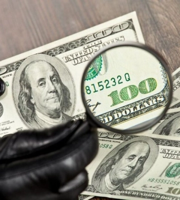На Рівненщині молодики купили авто за підроблені долари та перепродали його