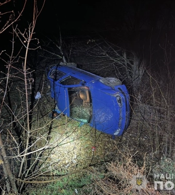Неподалік Одеси перекинувся легковий автомобіль, є постраждала