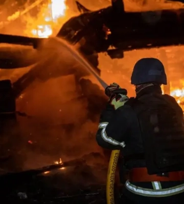 У Сумах внаслідок влучання БпЛА виникла пожежа та пошкоджена лазня