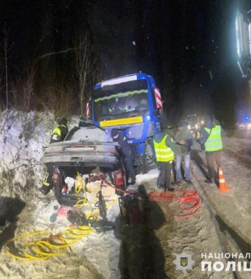 На Львівщині у потрійній ДТП загинула водійка, її 10-річну пасажирку госпіталізували