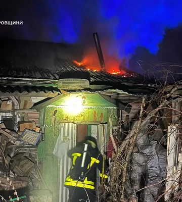 У Дніпрі згорів дах житлового будинку