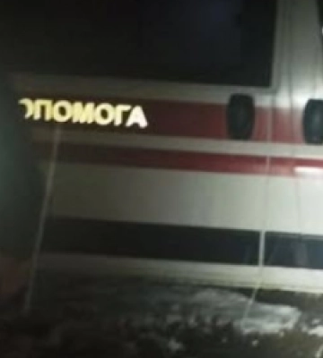 Рятувальники визволили автомобіль швидкої допомоги з снігової пастки