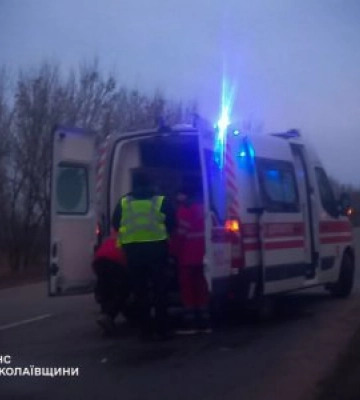На Миколаївщині постраждалих в дорожньо-транспортній пригоді деблокували рятувальники
