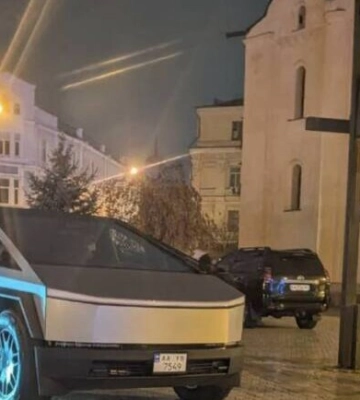 Tesla Cybertruck за 150 000 долларов ездит по Киеву