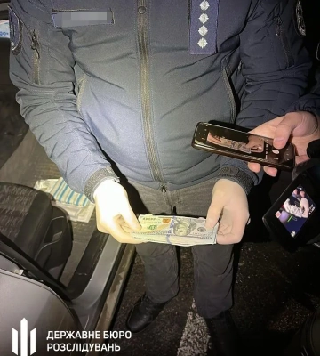 У Миколаєві співробітника ТЦК затримали на хабарі 4,5 тисячі доларів