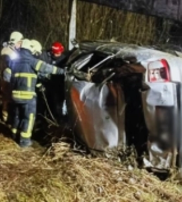 Рятувальники Хуста деблокували пасажира, якого затисло у автівці внаслідок ДТП