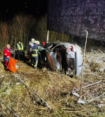 Рятувальники Хуста деблокували пасажира, якого затисло у автівці внаслідок ДТП