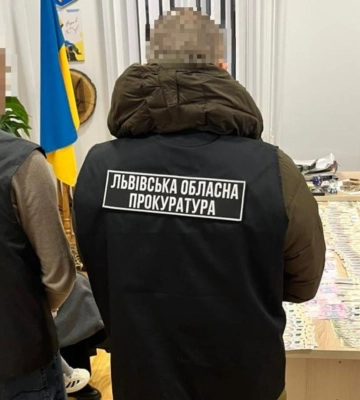 На Львівщині в хабарництві підозрюють двох депутатів міських рад