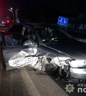Чоловік викрав автомобіль та втрапив на ньому в ДТП