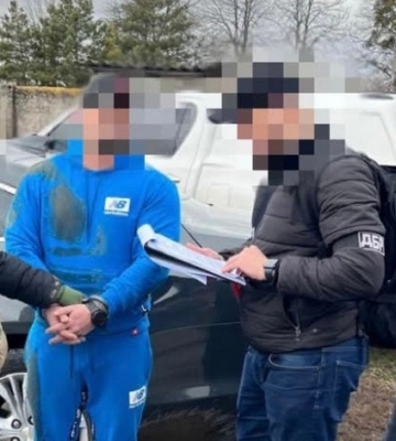 Судитимуть трьох осіб, які шляхом обману заволоділи 350 тис доларів