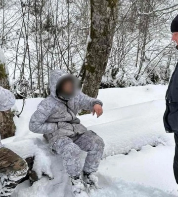 На Закарпатті врятували трьох українців, які тиждень блукали в горах у пошуках кордону