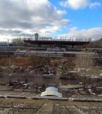 Стадіон Шахтаря у Донецьку перетворився на звалище: жахливі фото