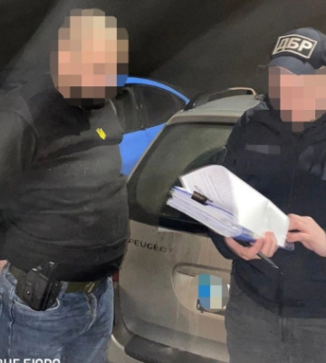 На взятке в $4500 от уклониста задержали работника Николаевского ТЦК