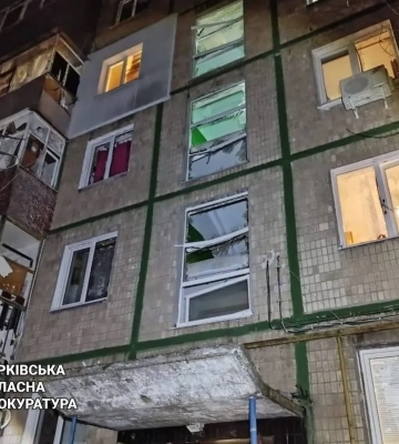 Дрон окупантів атакував житловий будинок у Чугуєві: постраждала маленька дитина