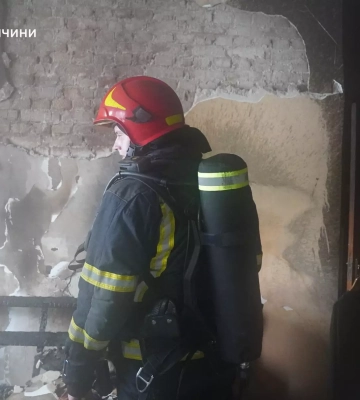 У Хмельницькому під час пожежі у власній квартирі отруїлася чадним газом старенька жінка, - ДСНС