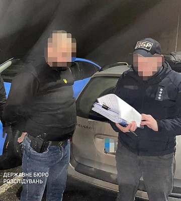 У Миколаєві ДБР затримало співробітника ТЦК, який заробляв на ухиленні від мобілізації