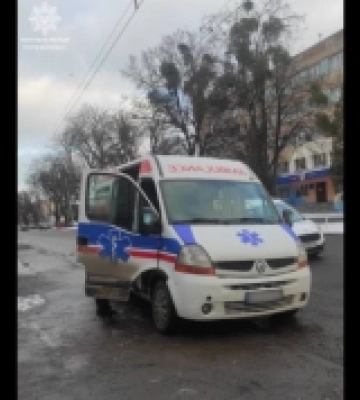 В Ровно мужчина без прав и признаками наркотического опьянения управлял «ненастоящей скорой»