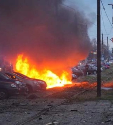 За ее жизнь борются врачи: в Запорожье в результате вражеского удара пострадала 13-летняя девочка