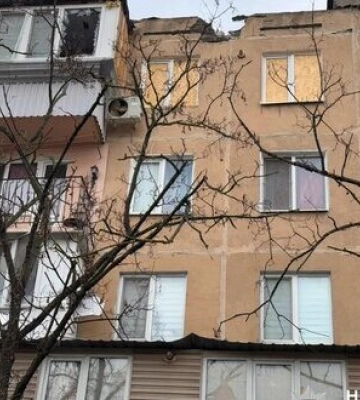 Троє людей травмовані після російських обстрілів: з дронів атакували Антонівку й авто в Херсоні