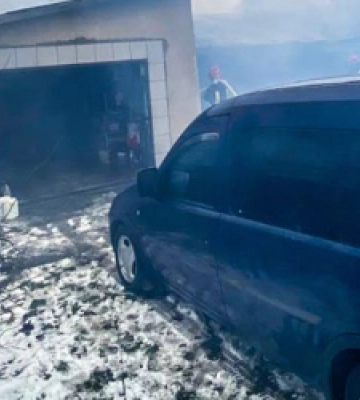 На Львівщині вогонь ледь не знищив чотири будівлі та автомобіль