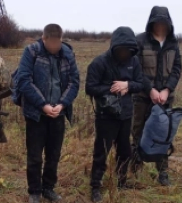 На Закарпатті спіймали дві групи порушників, які готувалися незаконно перетнути кордон зі Словаччиною