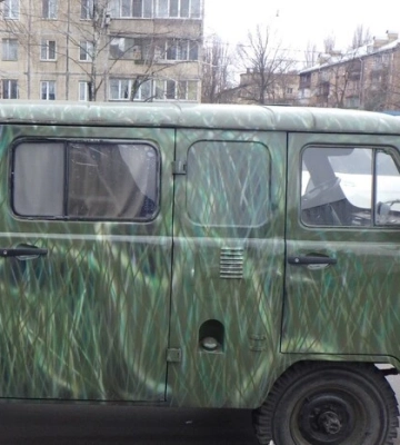 У Дарницькому районі Києва викрадено військову автівку з СТО