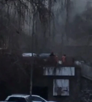 У центрі Києва сталося загоряння на електричній підстанції (відео)