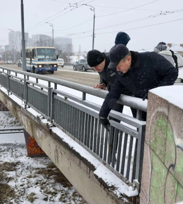 Відшарування бетонних балок та корозія арматури. У Львові може впасти міст