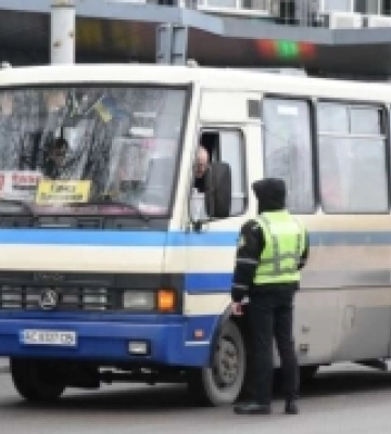 У Луцьку приміським автобусам дозволили зупинятися на 26 зупинках: список