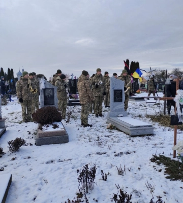 Життя обірвалося у військовій частині: на Волині в останню путь воїна Олега Симоновича