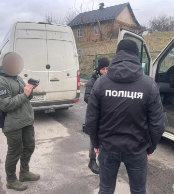Організували схему виїзду за кордон: подружжя з Рівненщини «заробило» майже мільйон гривень на ухилянтах