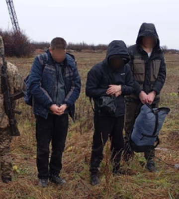 На кордонні зі Словаччиною затримали жителів Полтавської області, які намагалися незаконно перетнути кордон