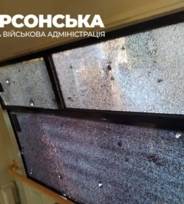 Російський дрон атакував автобус у Херсоні: є постраждалі