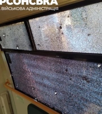 Російський дрон атакував автобус у Херсоні: є постраждалі