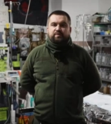 Лікар «швидкої» з Ужгорода рятує життя захисників у стабпункті на Покровському напрямку