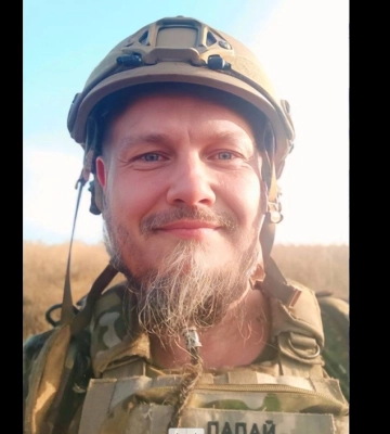 Дмитро Ганжа. Уродженець Краматорська, працював у Львівській картинній галереї, поховають у Львові