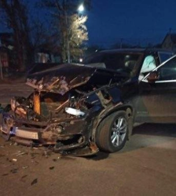 У Миколаєві три автомобіля не поділили дорогу