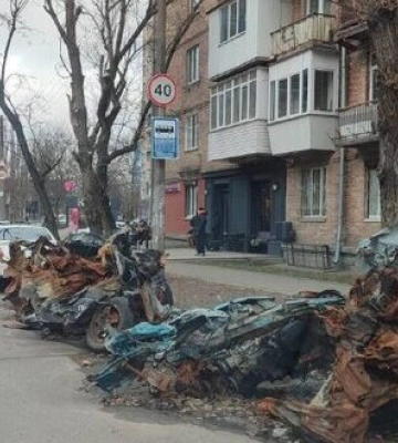 Із вулиць Києва почнуть вивозити автомобілі, які постраждали від ворожих обстрілів, - КМВА. ФОТО