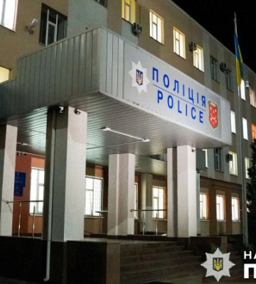 У селі Макухівка чоловік погрожував поліцейським гранатою
