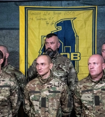 Бійці луцького «Любарта» отримали нагороди від командира «Азову» Дениса Прокопенка 