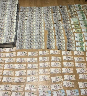 На Львівщині двом депутатам міськрад повідомлено про підозру в отриманні «відкатів»