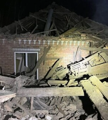 Російські військові обстріляли Нікополь з РСЗВ: з-під завалів дістали загиблу людину, ще одна — поранена