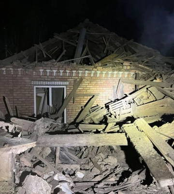 Російські військові обстріляли Нікополь з РСЗВ: з-під завалів дістали загиблу людину, ще одна — поранена