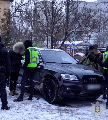 Доставляли клієнтам наркотики та повій під час дії комендантської години - у Києві судитимуть банду. ФОТО