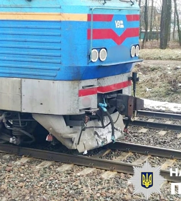 На Київщині пасажирський потяг Київ - Львів на смерть збив юнака, - поліція